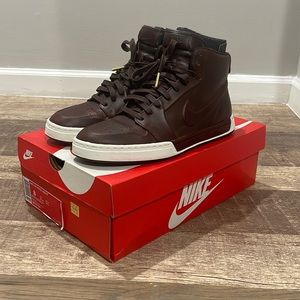 Nike Air Royal Mid VT